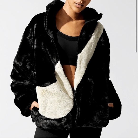 NIKE RARE Oversized Swoosh Logo Soft Cozy Faux
Fur Jacket XL - Picture 4 of 16